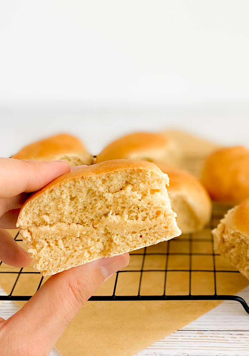 Super Easy Vegan Bread Rolls